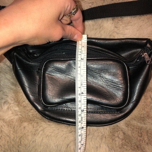 VINTAGE Shiny Faux Leather Shiny Fanny Pack Waist Bag Black Adjustable Strap - Picture 6 of 6